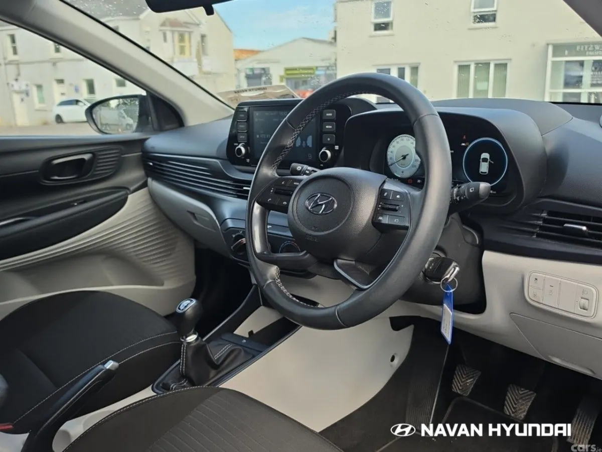 Hyundai i20 Hatchback, Petrol, 2023, White