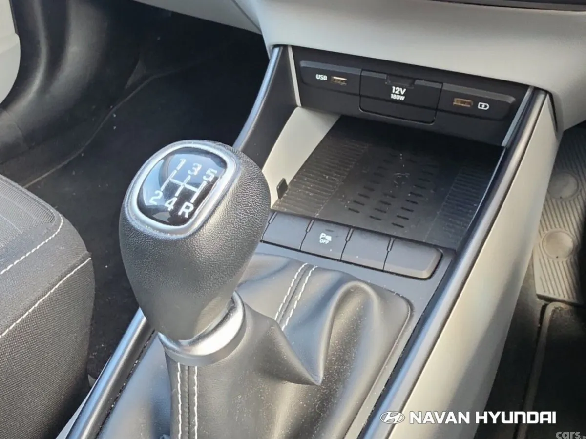 Hyundai i20 Hatchback, Petrol, 2023, White