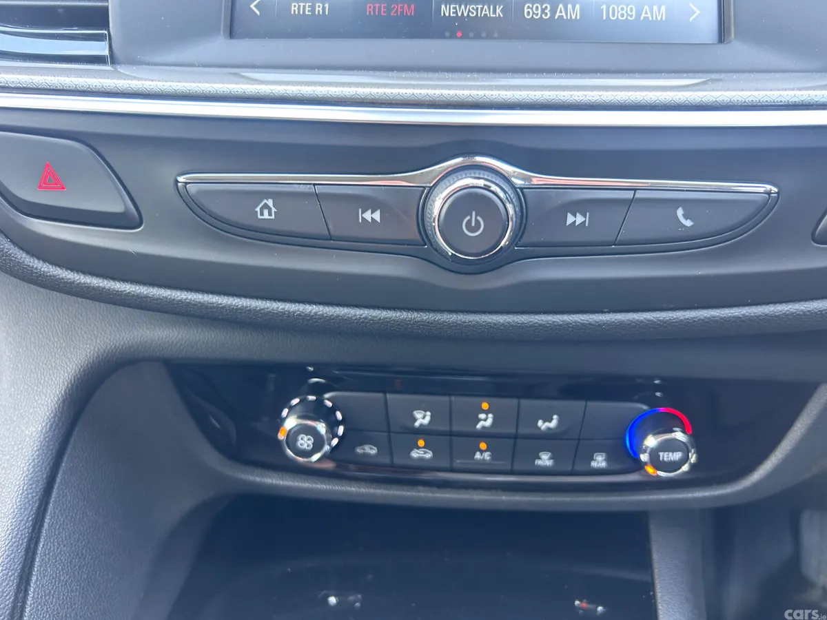 Opel Insignia Hatchback, Diesel, 2018, Black