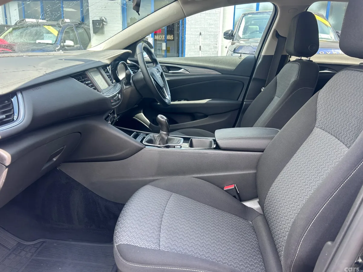 Opel Insignia Hatchback, Diesel, 2018, Black