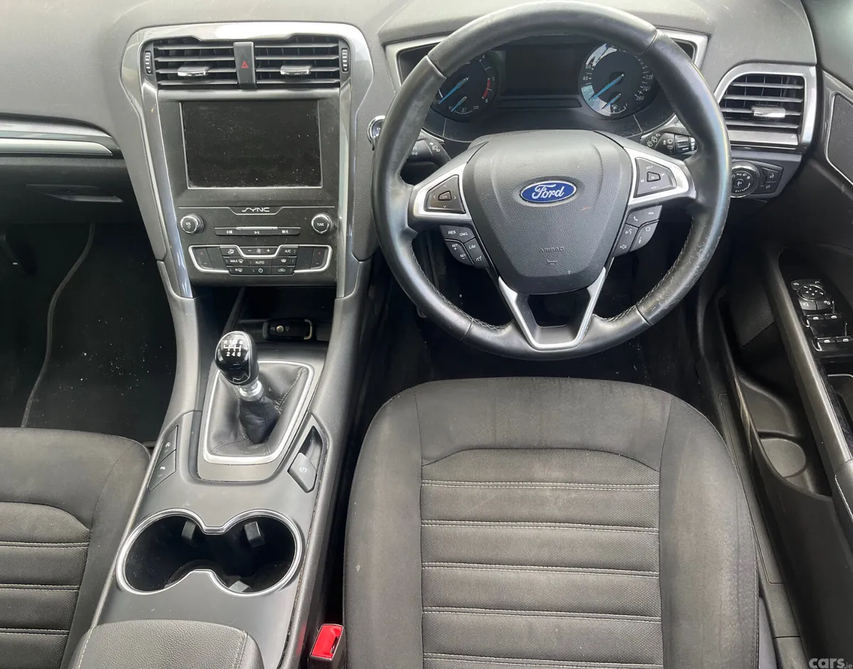 Ford Mondeo Hatchback, Diesel, 2021, Red