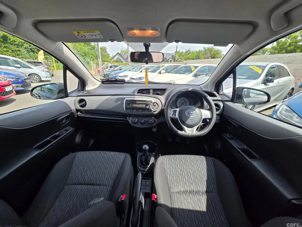 Toyota Yaris Hatchback, Petrol, 2014, Grey
