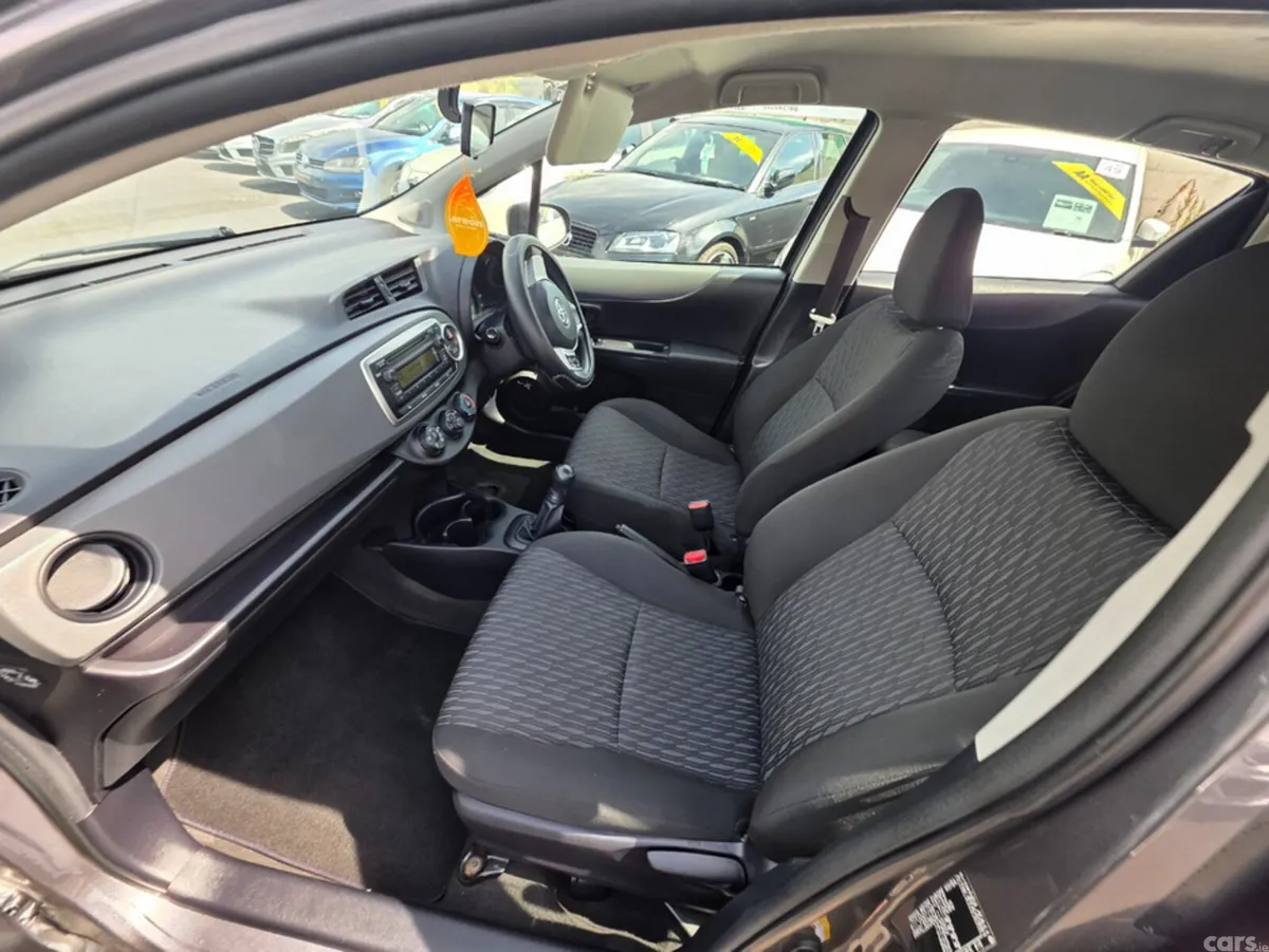 Toyota Yaris Hatchback, Petrol, 2014, Grey