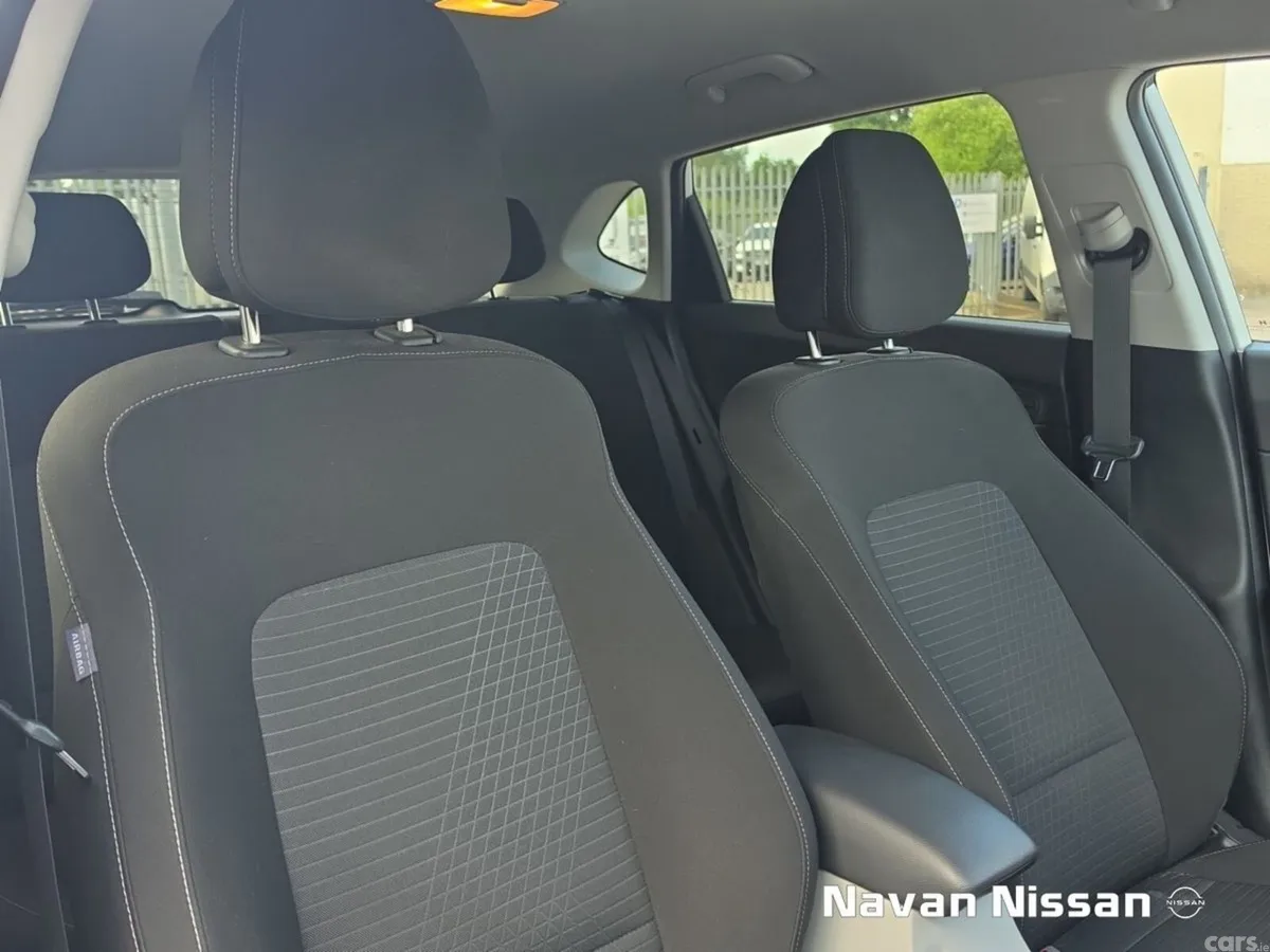 Hyundai i20 Hatchback, Petrol, 2023, White