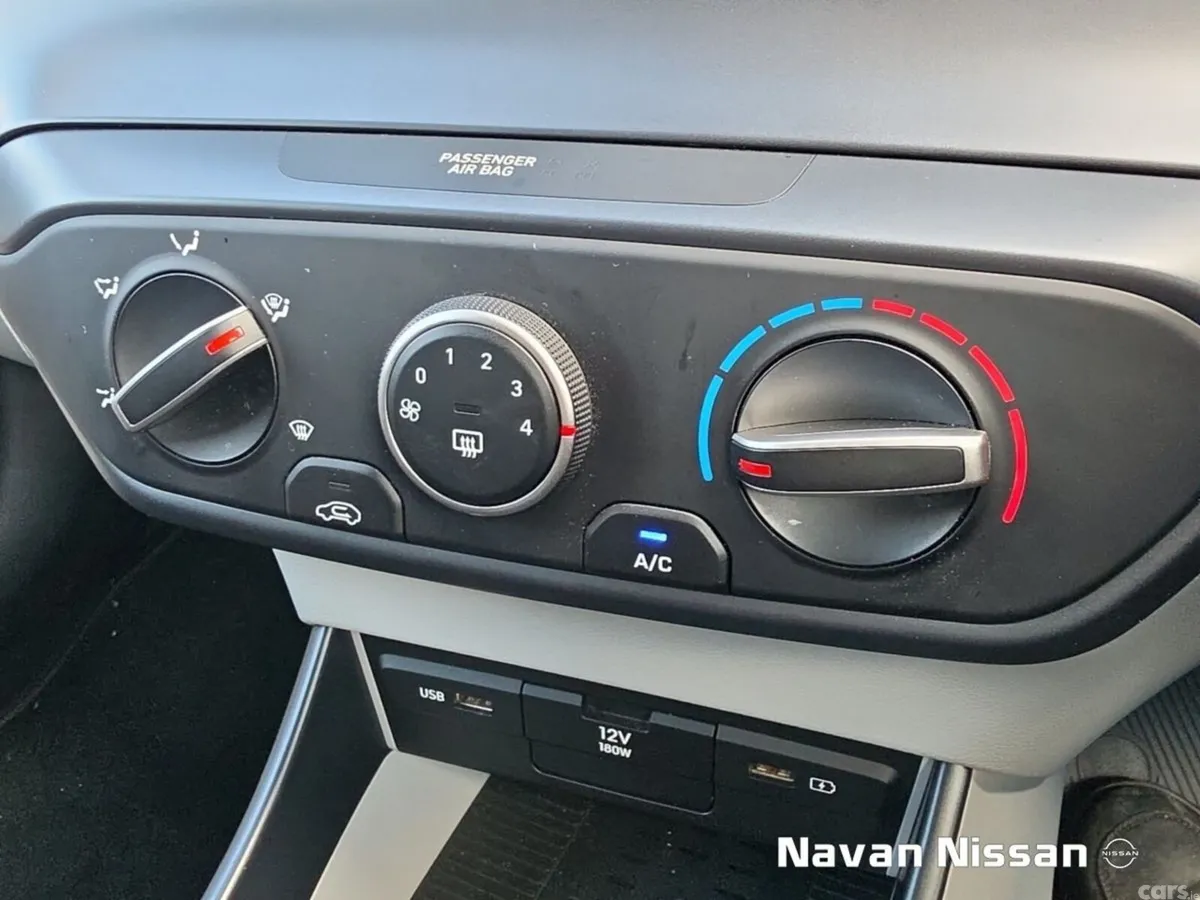 Hyundai i20 Hatchback, Petrol, 2023, White