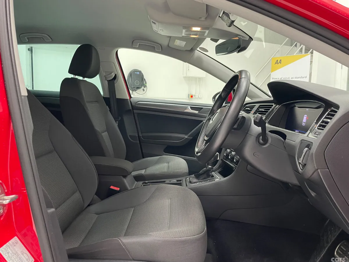 Volkswagen Golf Hatchback, Petrol, 2018, Red