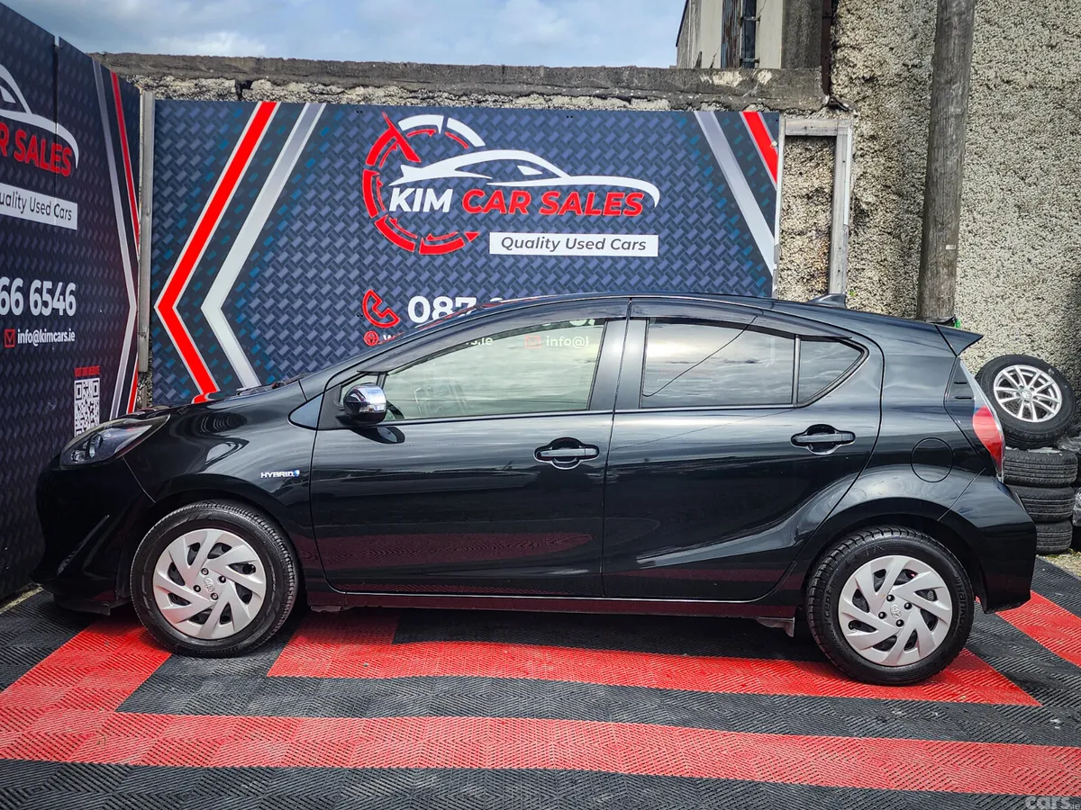 Toyota Aqua Hatchback, Petrol Hybrid, 2017, Black