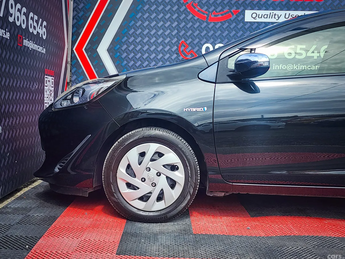 Toyota Aqua Hatchback, Petrol Hybrid, 2017, Black