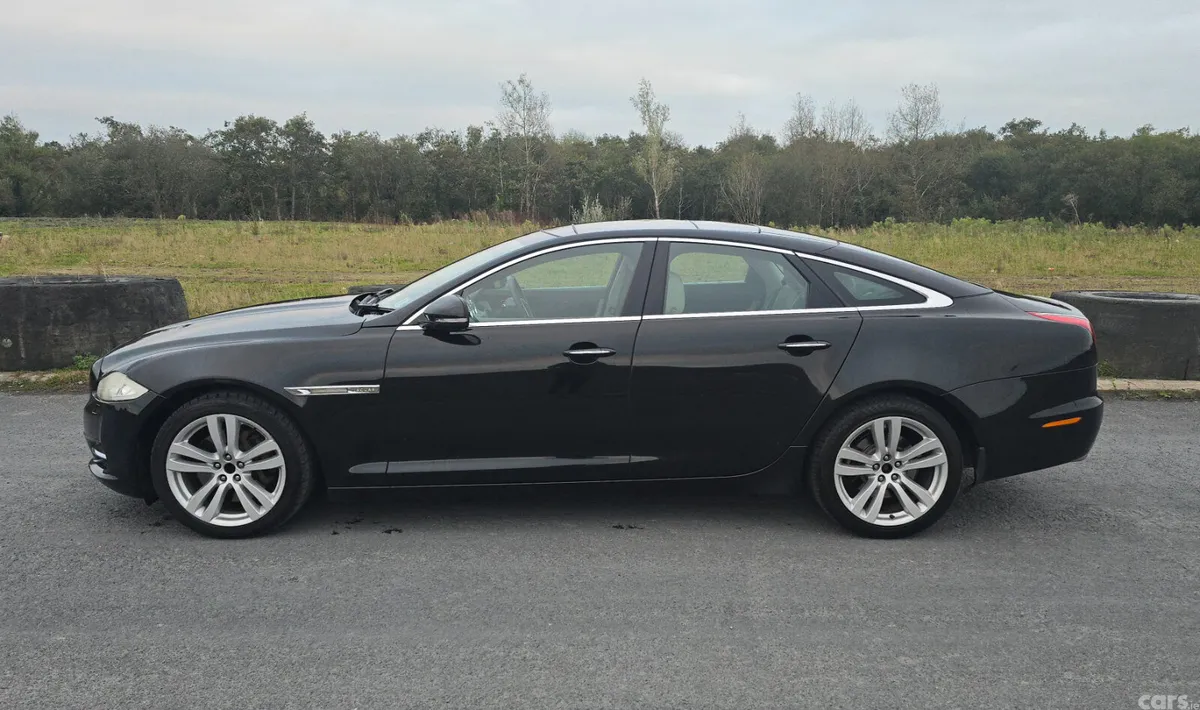 Jaguar XJ Saloon, Diesel, 2011, Black