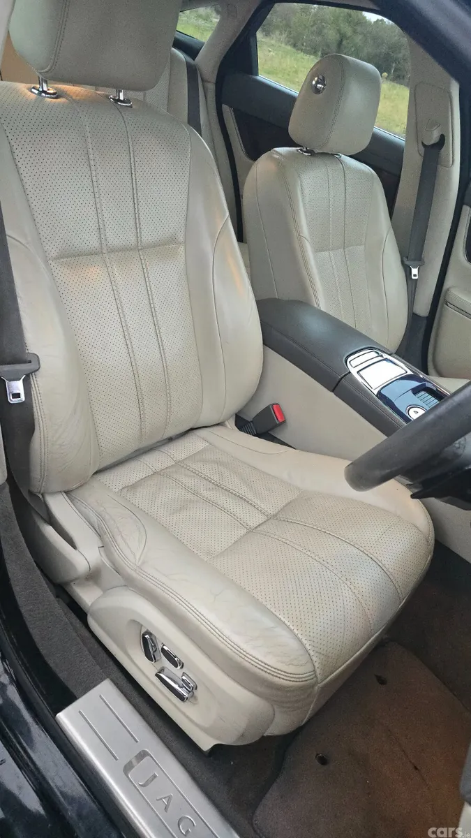 Jaguar XJ Saloon, Diesel, 2011, Black