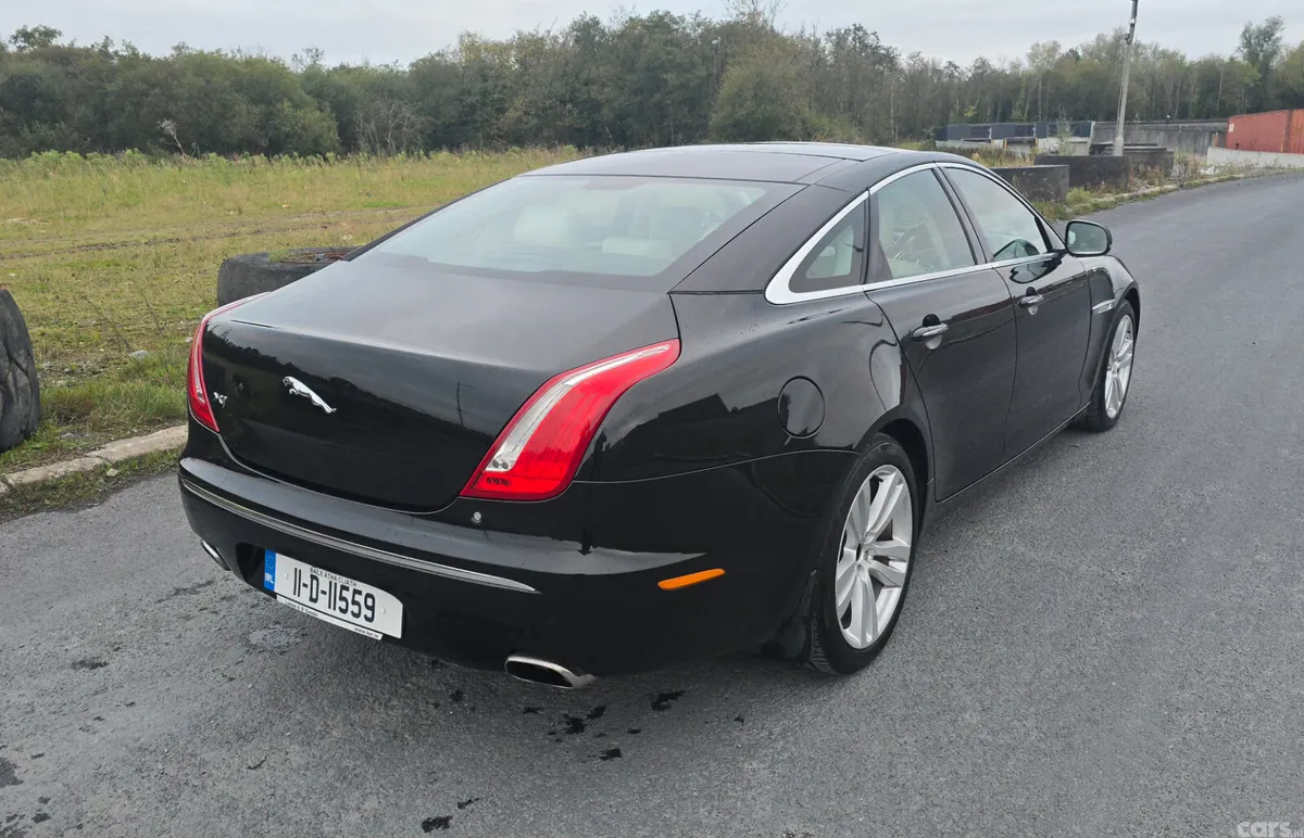 Jaguar XJ Saloon, Diesel, 2011, Black