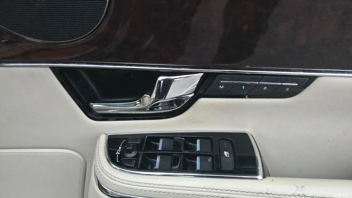 Jaguar XJ Saloon, Diesel, 2011, Black
