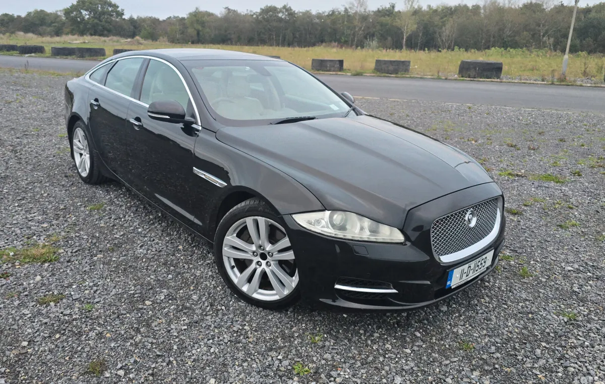 Jaguar XJ Saloon, Diesel, 2011, Black