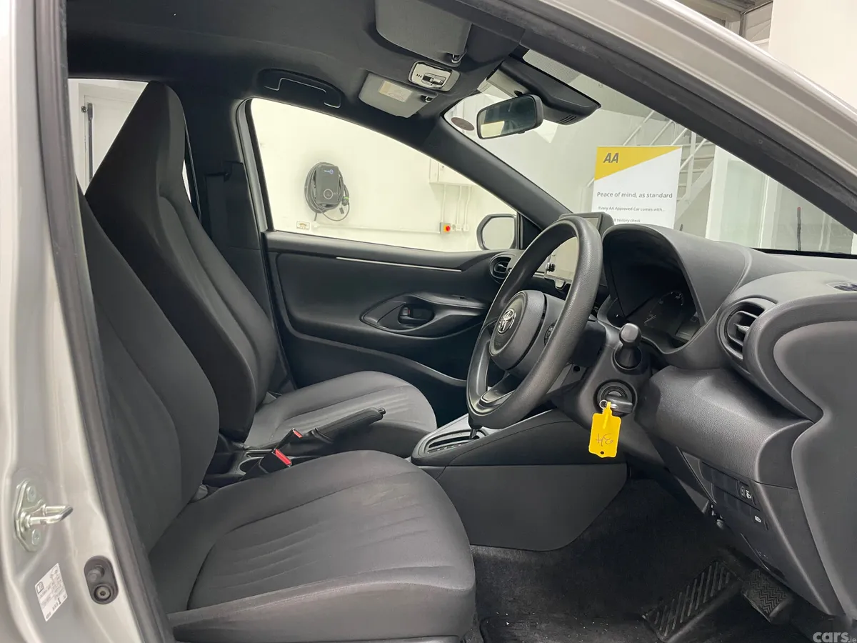Toyota Yaris Hatchback, Petrol Hybrid, 2021, Silver