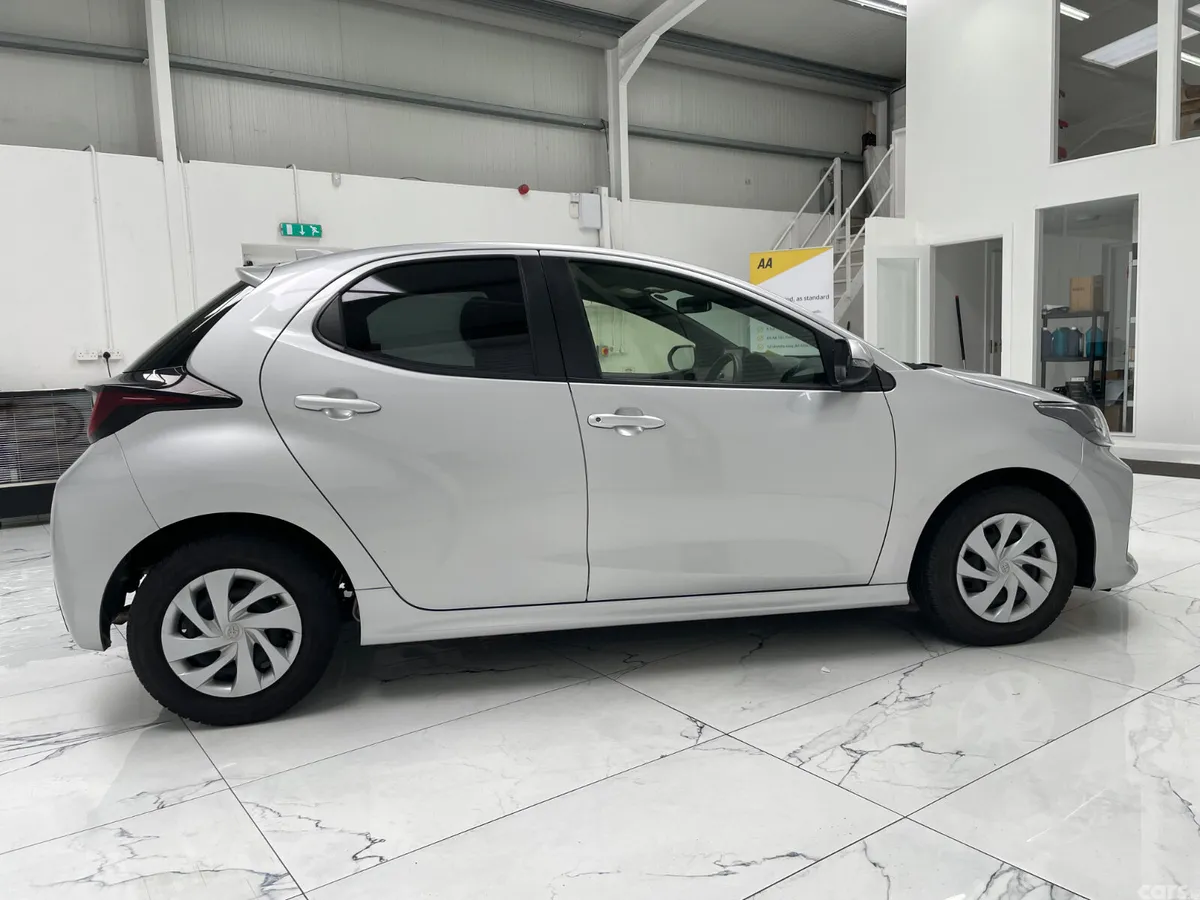 Toyota Yaris Hatchback, Petrol Hybrid, 2021, Silver