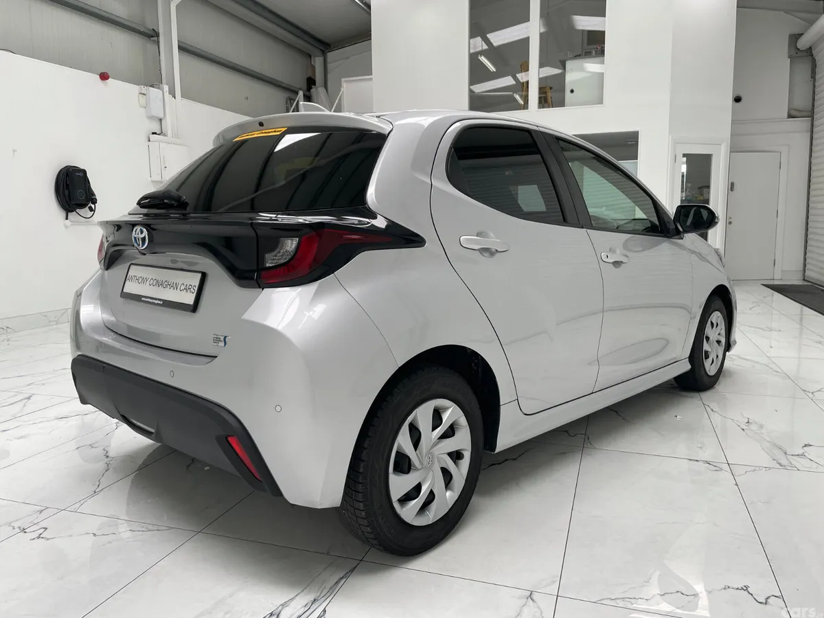 Toyota Yaris Hatchback, Petrol Hybrid, 2021, Silver
