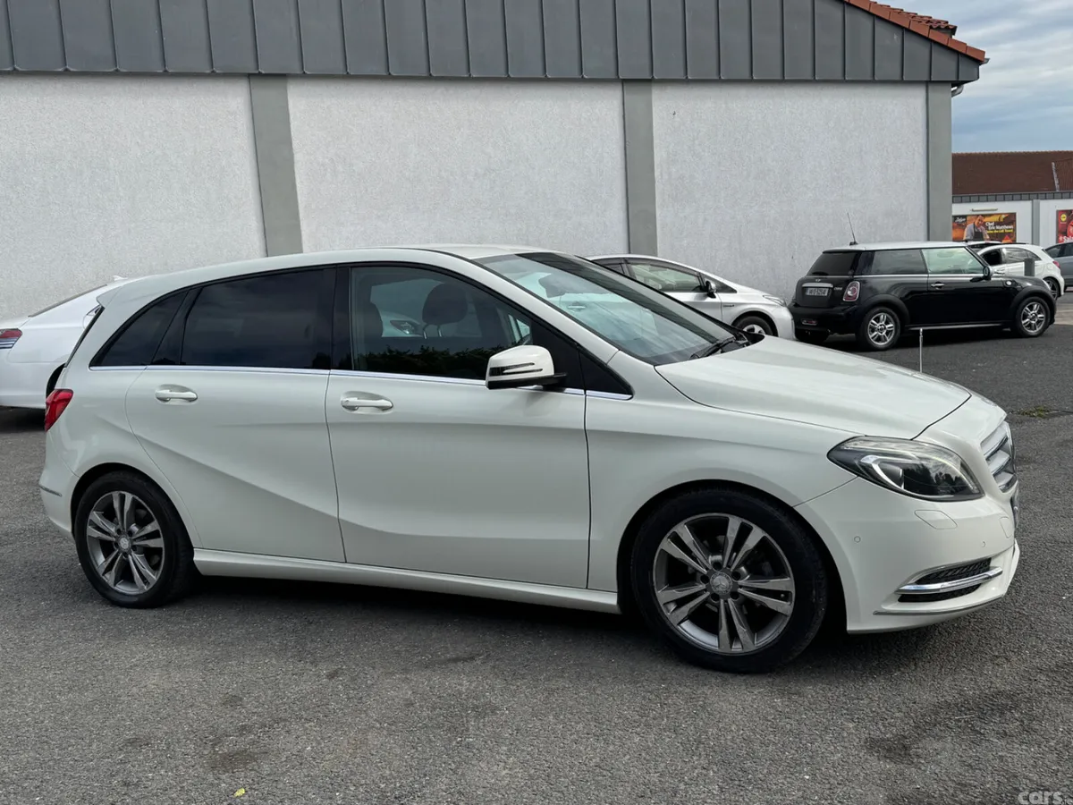 Mercedes-Benz B-Class MPV, Petrol, 2014, White