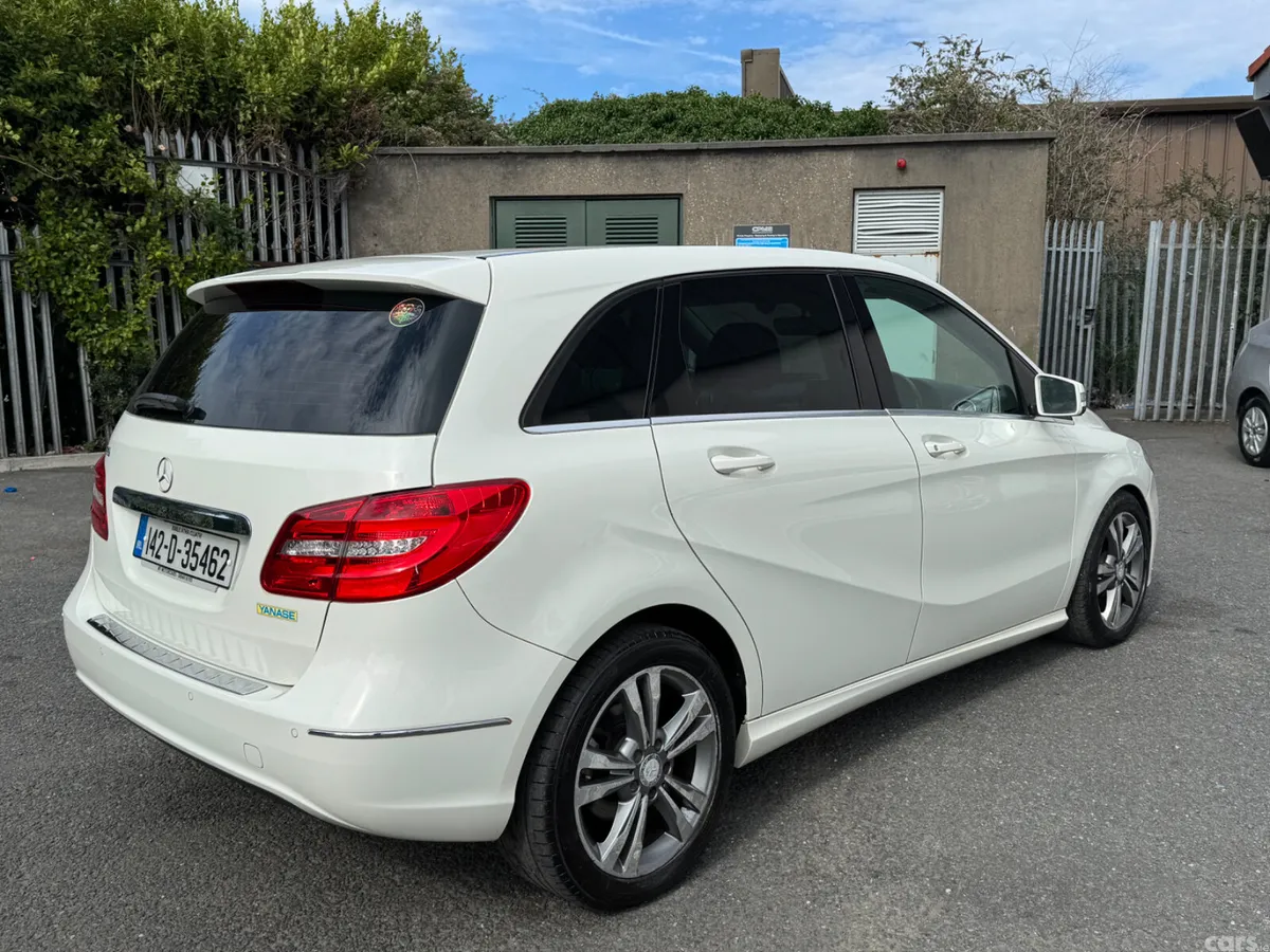 Mercedes-Benz B-Class MPV, Petrol, 2014, White