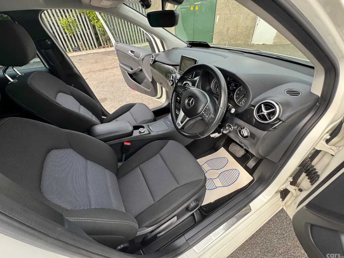 Mercedes-Benz B-Class MPV, Petrol, 2014, White