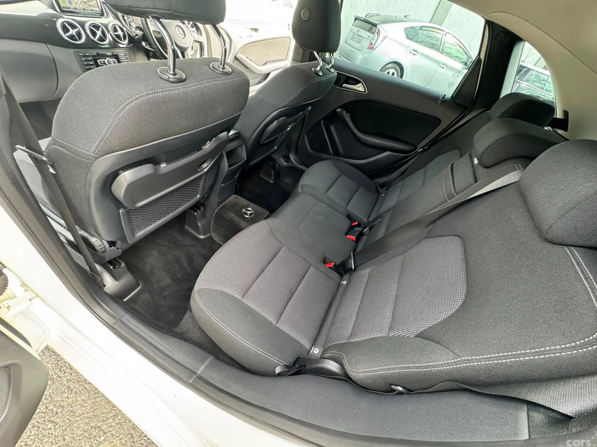 Mercedes-Benz B-Class MPV, Petrol, 2014, White