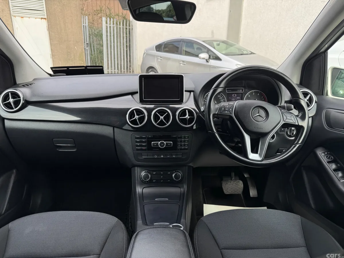 Mercedes-Benz B-Class MPV, Petrol, 2014, White