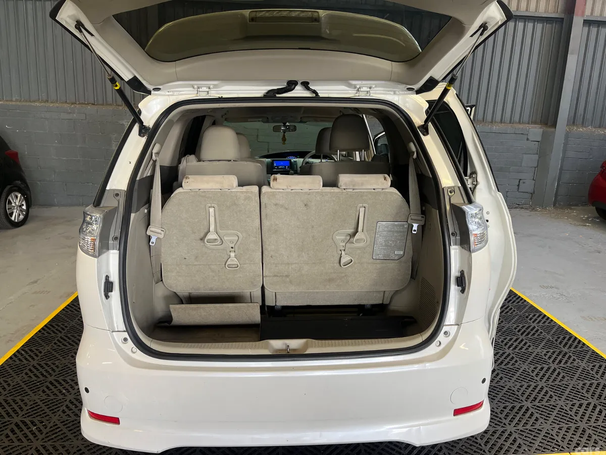 Toyota Estima MPV, Petrol Hybrid, 2011, White