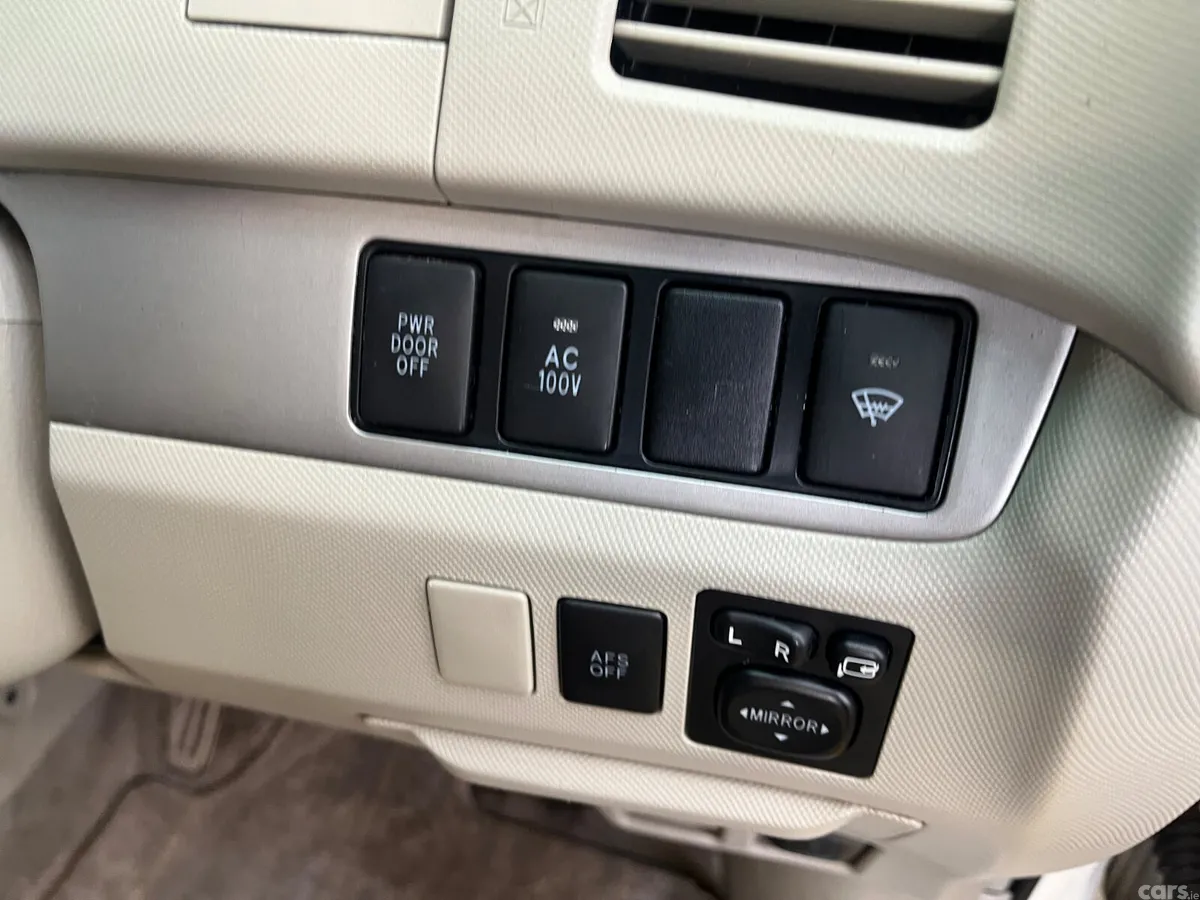 Toyota Estima MPV, Petrol Hybrid, 2011, White