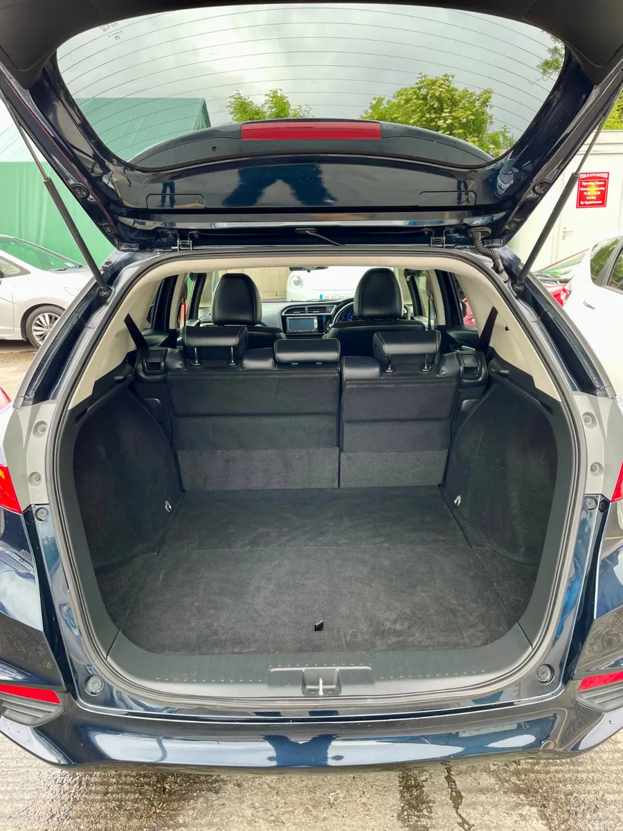 Honda Shuttle MPV, Petrol Hybrid, 2015, Black
