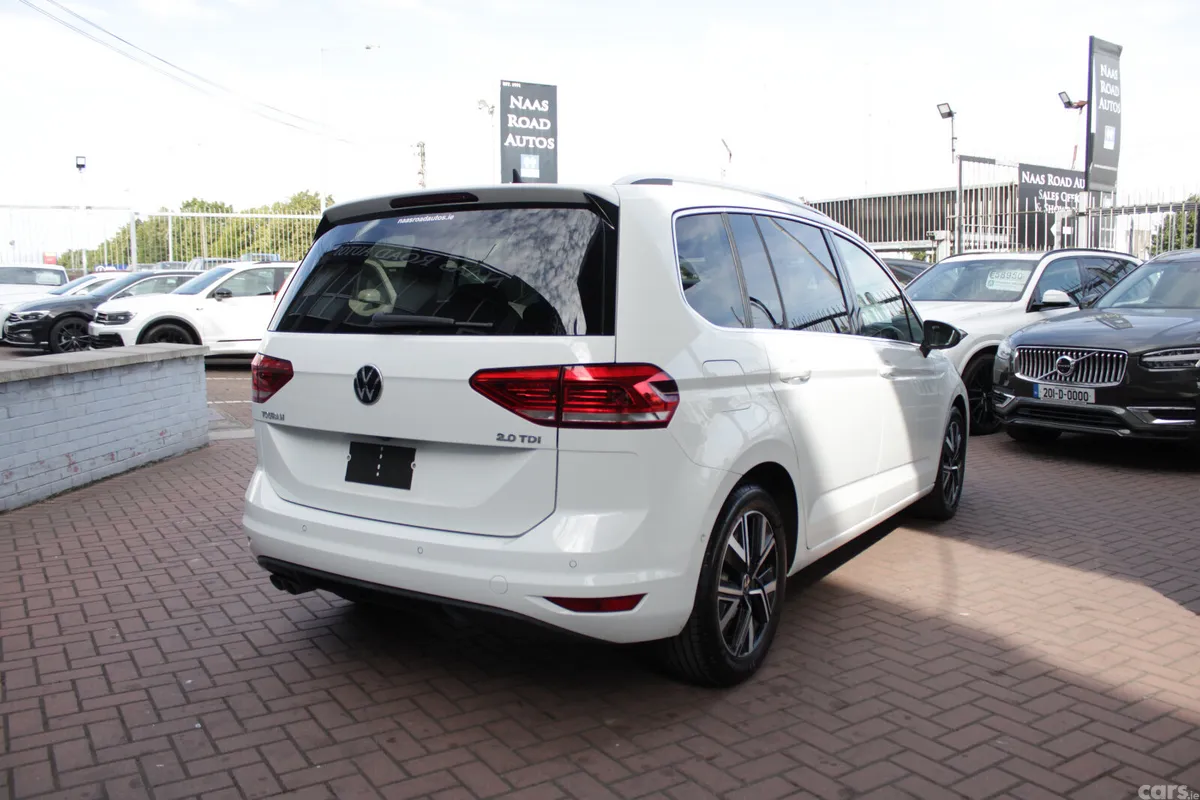 Volkswagen Touran MPV, Diesel, 2021, White