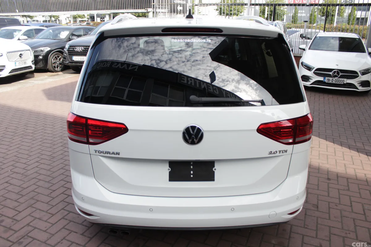 Volkswagen Touran MPV, Diesel, 2021, White