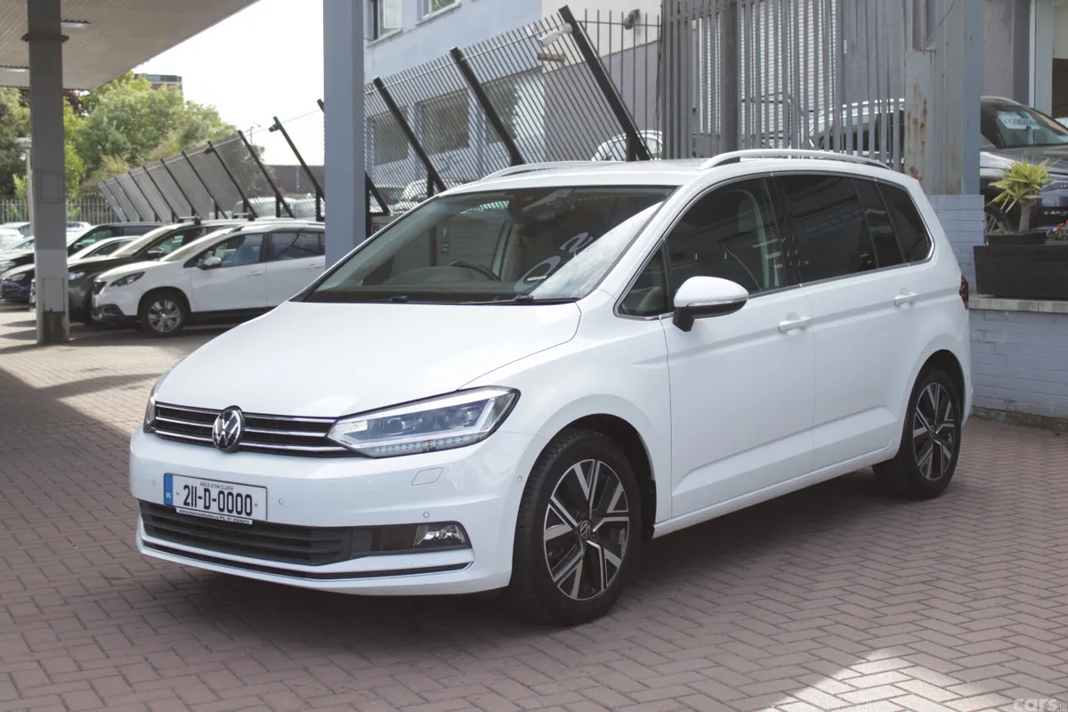 Volkswagen Touran MPV, Diesel, 2021, White