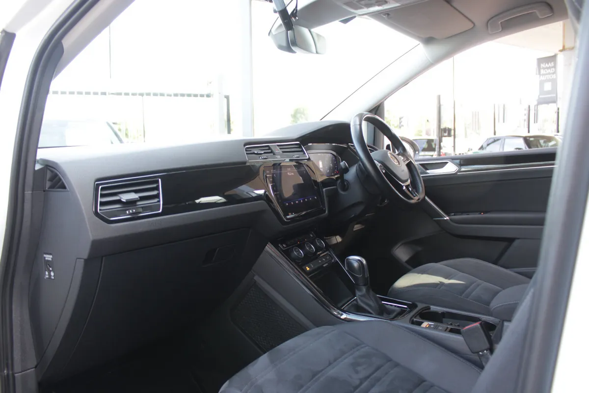 Volkswagen Touran MPV, Diesel, 2021, White