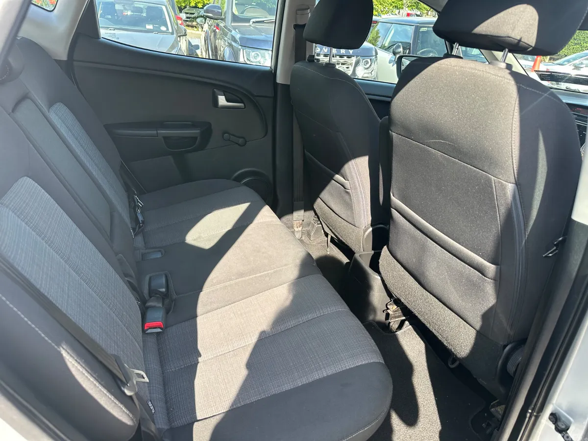 Kia Venga MPV, Diesel, 2011, Silver