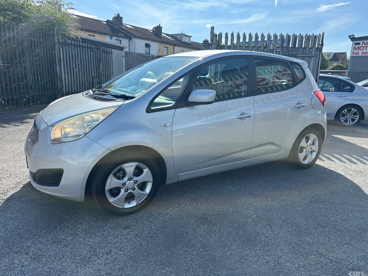 Kia Venga MPV, Diesel, 2011, Silver