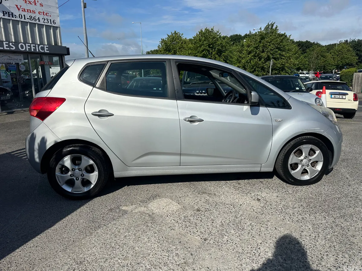 Kia Venga MPV, Diesel, 2011, Silver