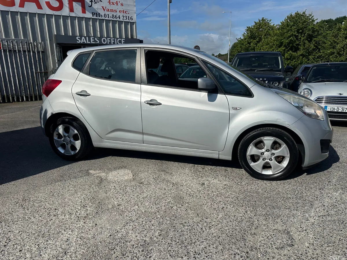 Kia Venga MPV, Diesel, 2011, Silver