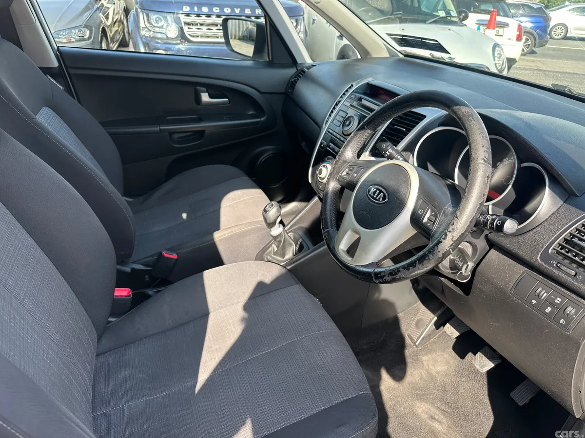 Kia Venga MPV, Diesel, 2011, Silver
