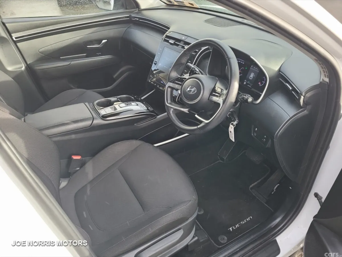 Hyundai Tucson MPV, Petrol Hybrid, 2023, White