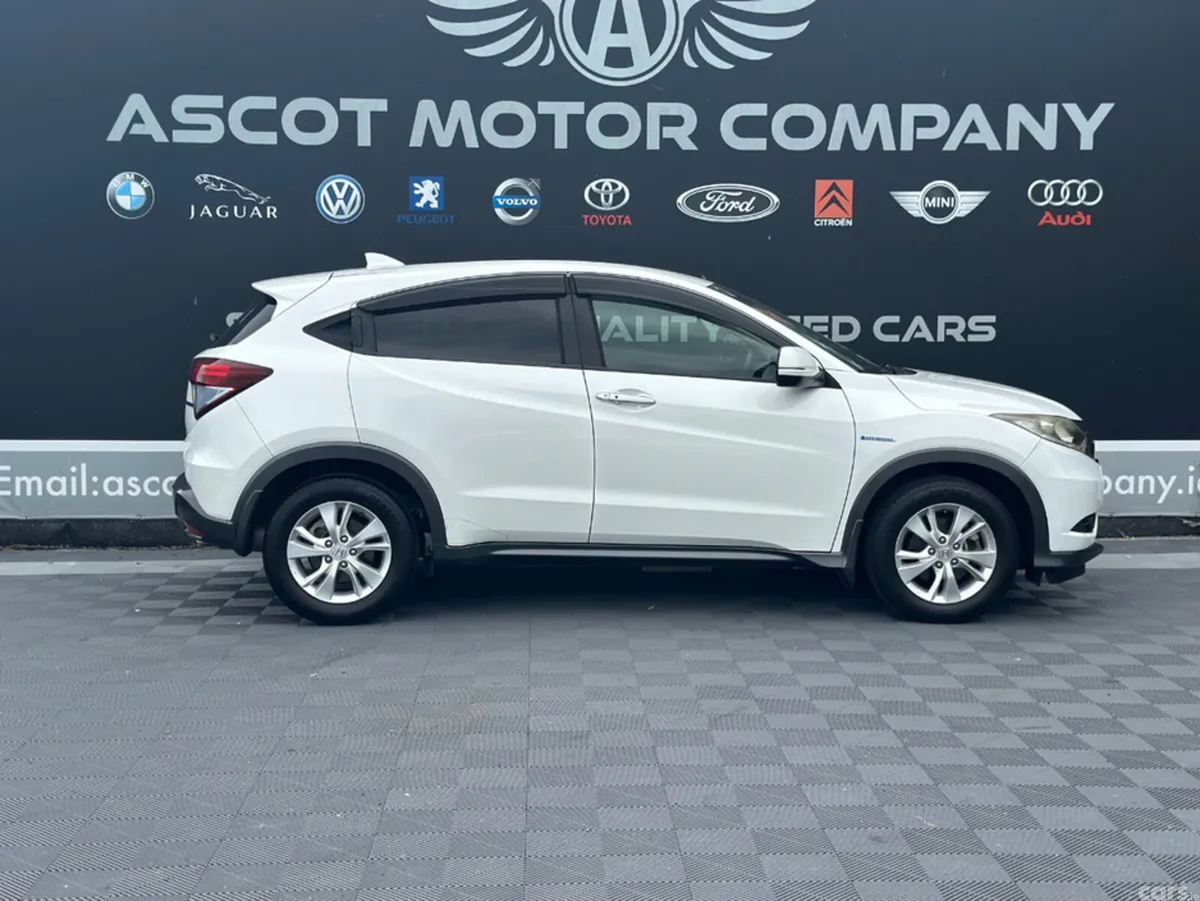 Honda Vezel Hatchback, Petrol Hybrid, 2014, White