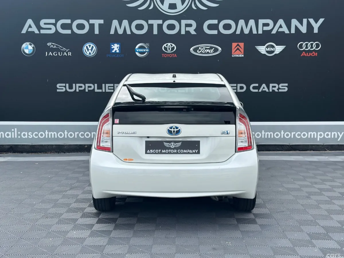 Toyota Prius Hatchback, Petrol Hybrid, 2015, White