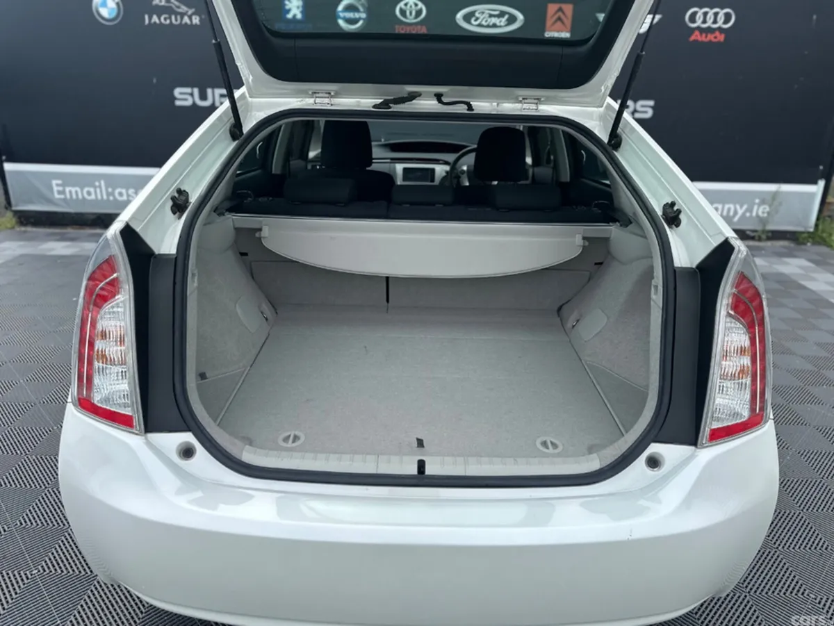 Toyota Prius Hatchback, Petrol Hybrid, 2015, White