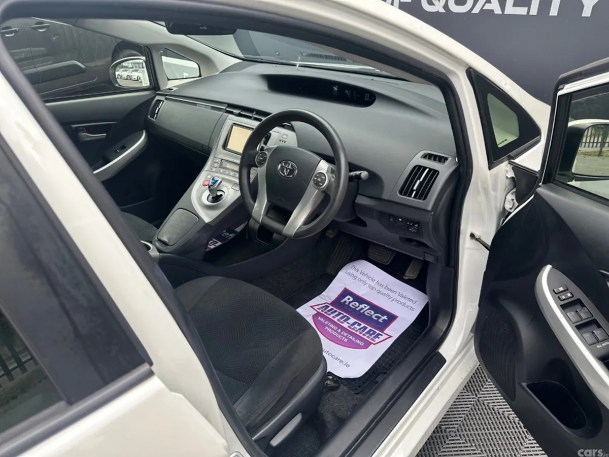 Toyota Prius Hatchback, Petrol Hybrid, 2015, White