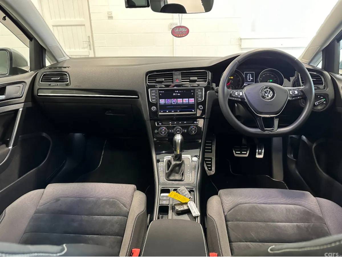 Volkswagen Golf Hatchback, Petrol, 2017, Silver