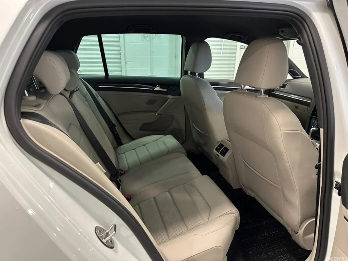 Volkswagen Golf Hatchback, Diesel, 2019, White