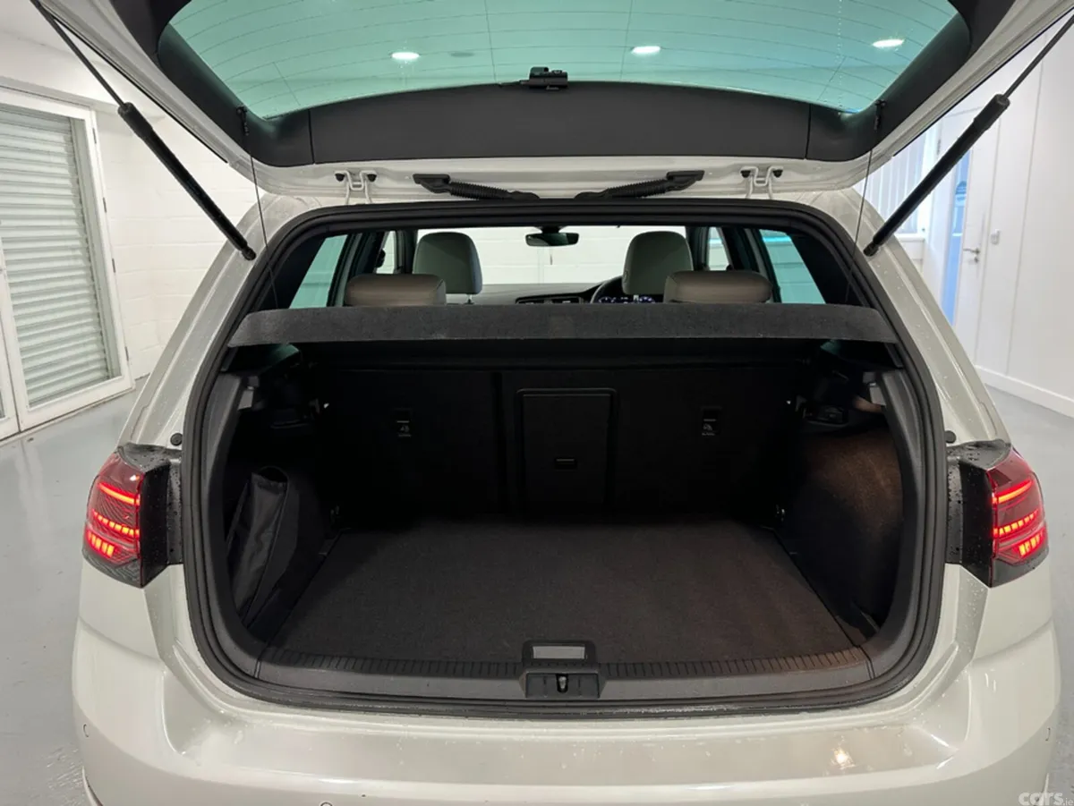 Volkswagen Golf Hatchback, Diesel, 2019, White
