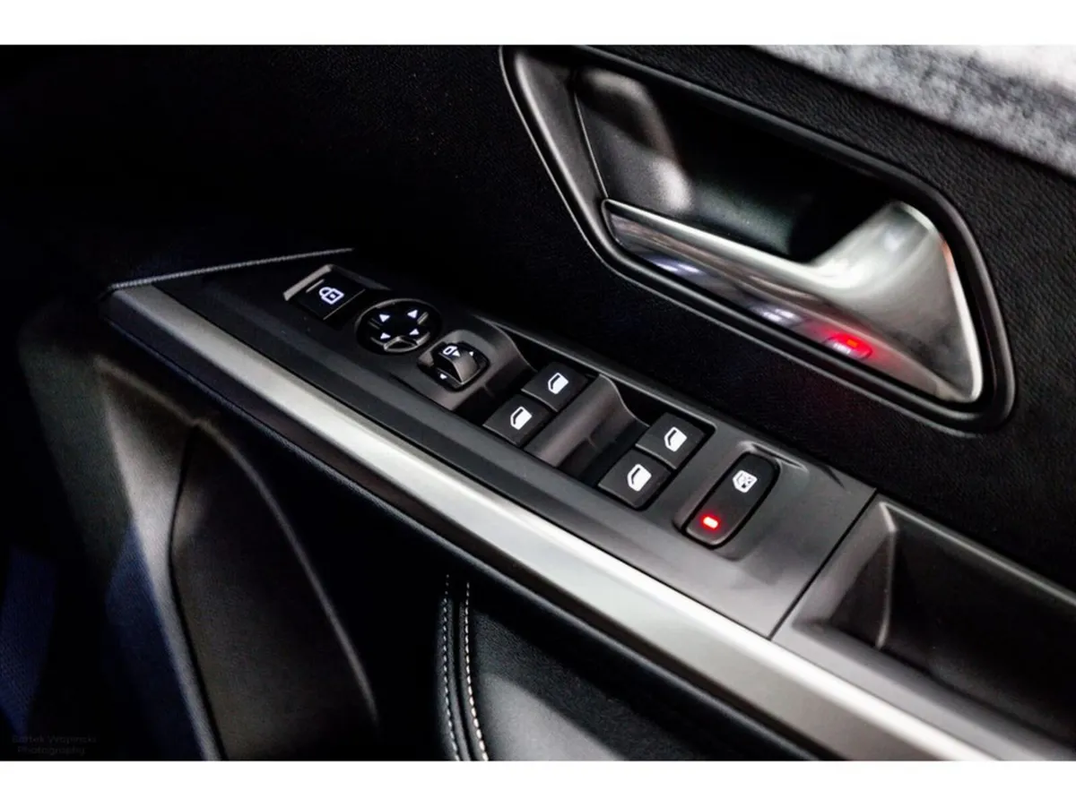 Peugeot 3008 SUV, Petrol Hybrid, 2026, Blue