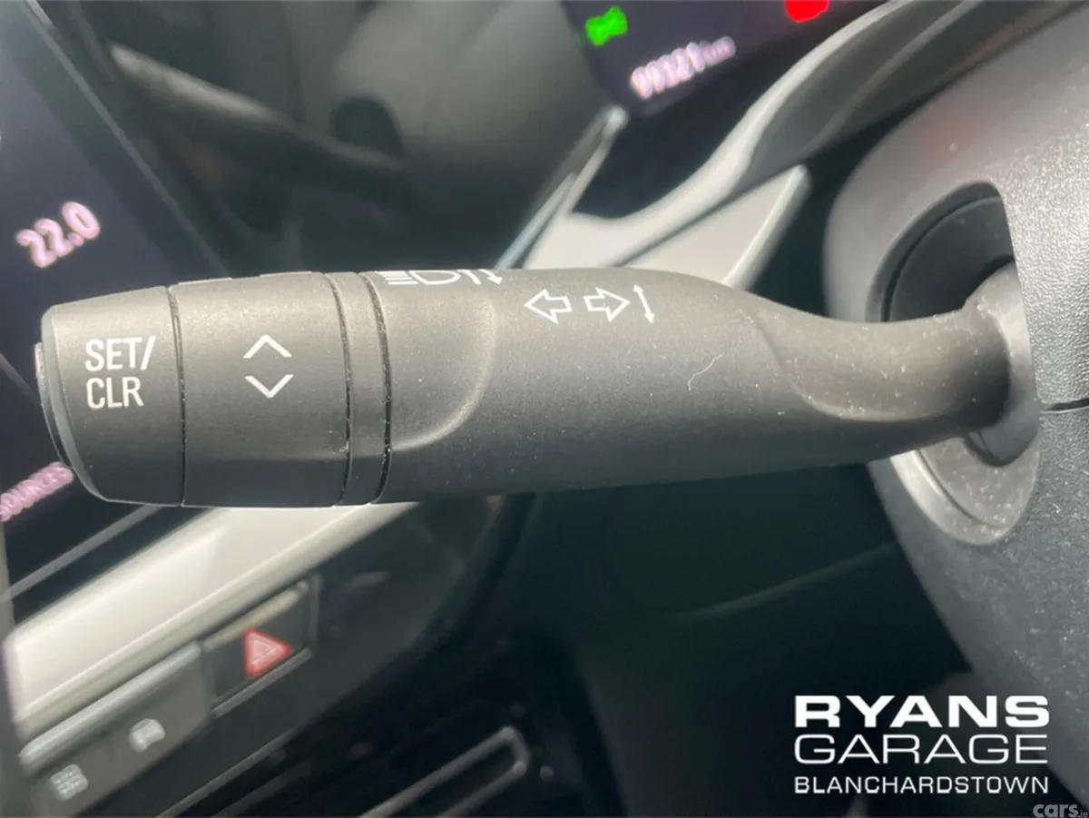 Opel Mokka MPV, Petrol, 2023, Red