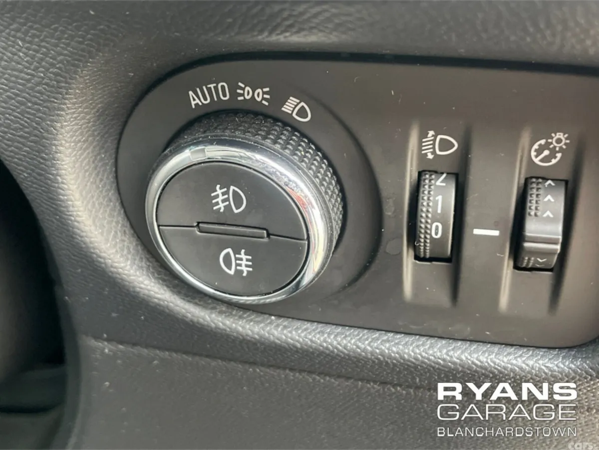 Opel Mokka MPV, Petrol, 2023, Red