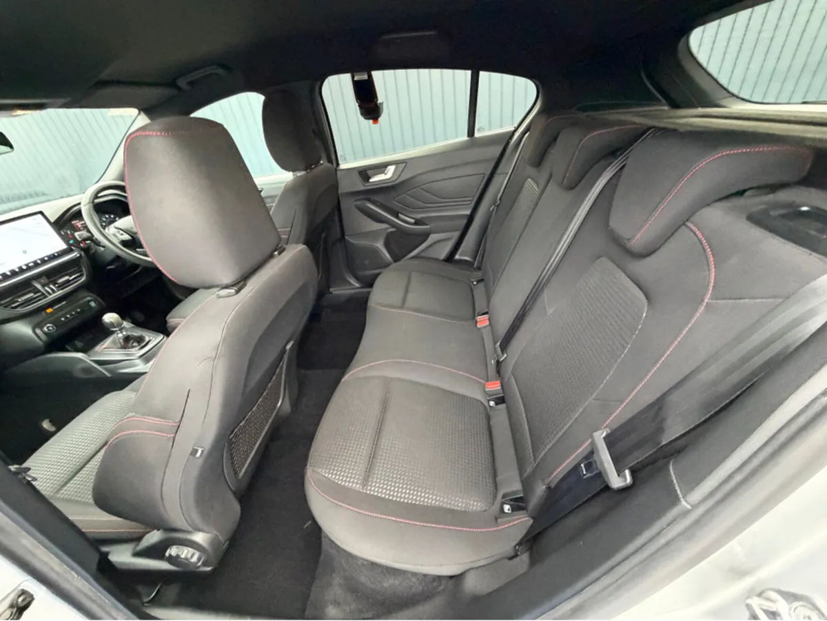 Ford Focus Hatchback, Petrol, 2023, Silver