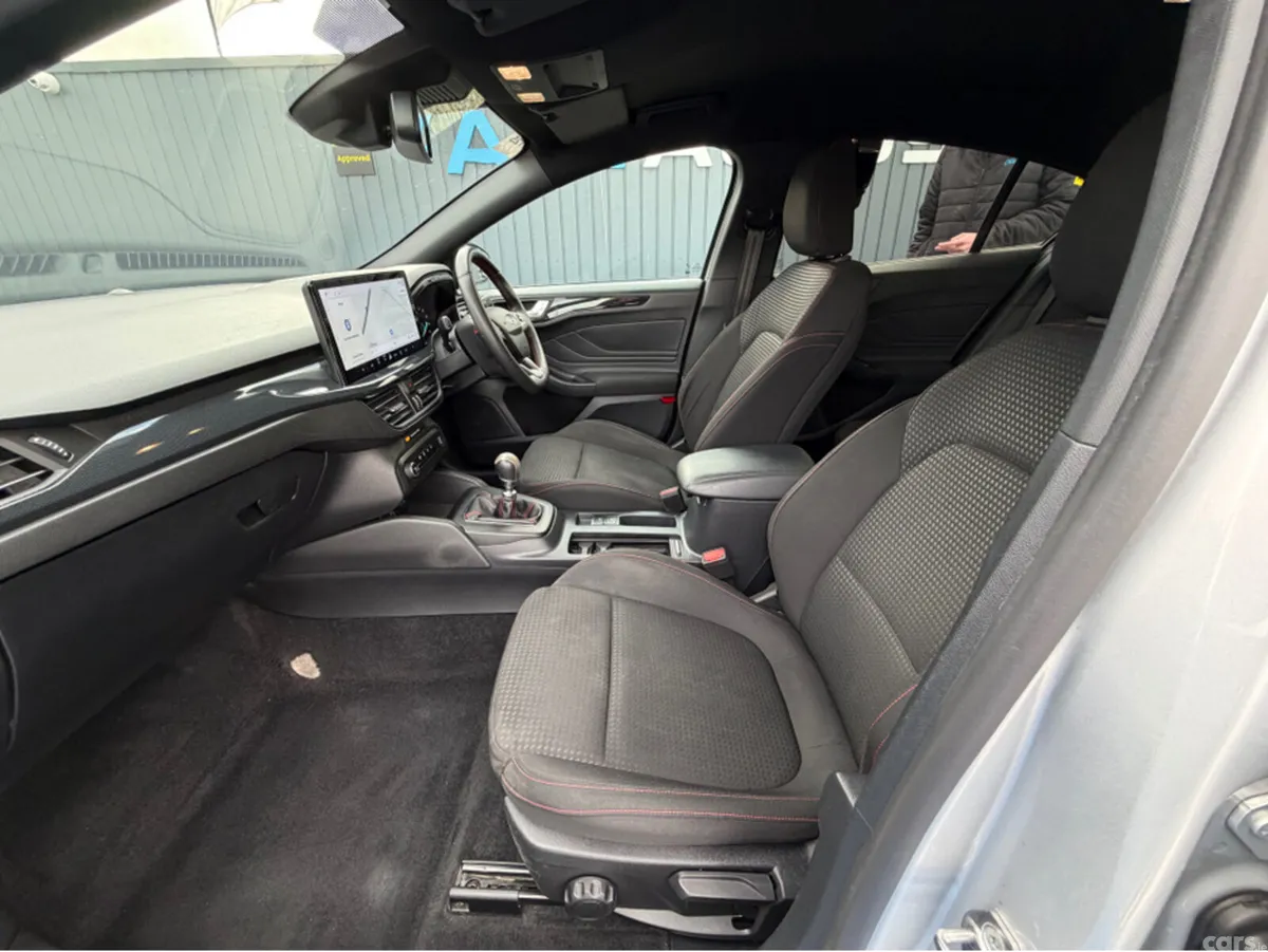 Ford Focus Hatchback, Petrol, 2023, Silver